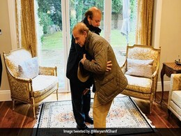 Pak PM Shehbaz Sharif Meets Brother Nawaz Sharif In London, Briefs Him Pak PM Shehbaz Sharif Meets Brother Nawaz Sharif In London, Briefs Him