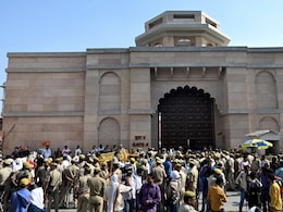 Court Rejects Gyanvapi Mosque Body Petitions, Allows 'Temple Restoration' Suit