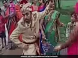 दूल्हे ने अपनी शादी में ऐसा किया डांस की शरमा कर भाग गई बारात, लोग बोले- भइया ने शकीरा को भी पीछे छोड़ दिया दूल्हे ने अपनी शादी में ऐसा किया डांस की शरमा कर भाग गई बारात, लोग बोले- भइया ने शकीरा को भी पीछे छोड़ दिया