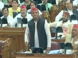 UP विधानसभा में 'तू-तू मैं-मैं' : डिप्टी CM के बोल पर गुस्साए अखिलेश बोले, "तुम अपने पिताजी से पैसा लाए क्या...?" UP विधानसभा में 'तू-तू मैं-मैं' : डिप्टी CM के बोल पर गुस्साए अखिलेश बोले, "तुम अपने पिताजी से पैसा लाए क्या...?"