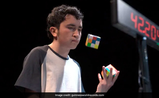 Teenager Solves 3 Rubik's Cubes In 4 Minutes While Juggling Them
