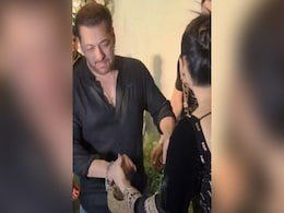 ईद पार्टी के बाद जबरदस्ती सलमान को गाड़ी तक खींच कर ले आईं शहनाज, बोलीं 'मुझे छोड़ो' तो एक्टर का जवाब सुन हैरान रह गए लोग ईद पार्टी के बाद जबरदस्ती सलमान को गाड़ी तक खींच कर ले आईं शहनाज, बोलीं 'मुझे छोड़ो' तो एक्टर का जवाब सुन हैरान रह गए लोग