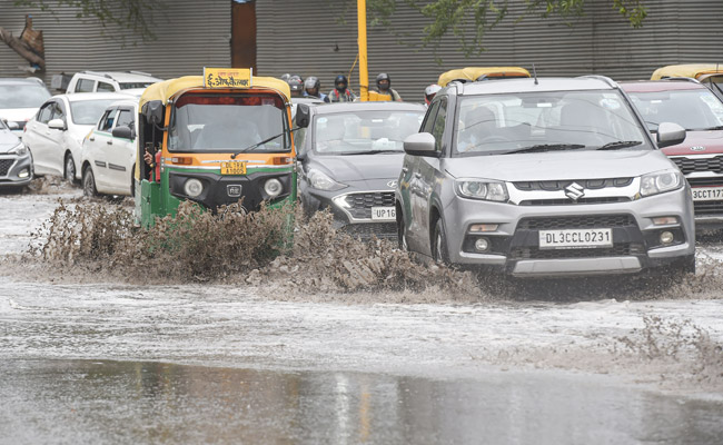 11-Degree Drop In 1.5 Hours: Rain Cools Delhi's Scorching Heat