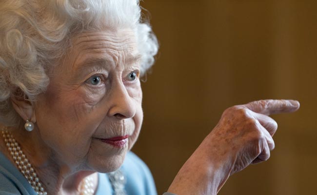 महारानी Elizabeth-II का विमान तूफान में फंसा, जबकि "Platinum Jubilee" समारोह के लिए UK हो रहा तैयार