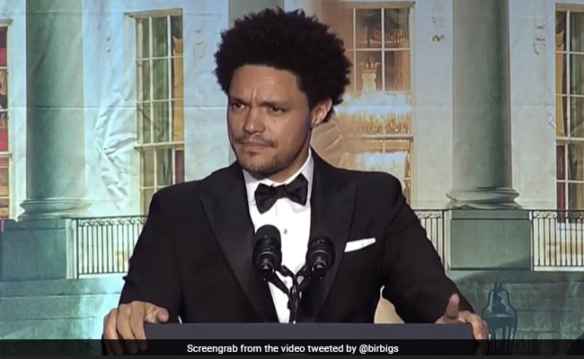 Video : Biden का कॉमेडियन ने उड़ाया "ऐसा मजाक" जो इंटरनेट पर हो गया वायरल!