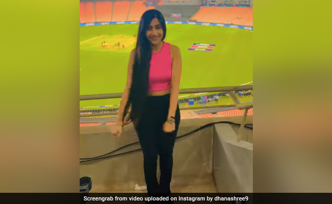 IPL 2022 Final की एक्साइटमेंट में युजवेंद्र चहल की पत्नी धनाश्री वर्मा ने स्टेडियम में किया डांस, फैंस बोले- 'आपके कारण राजस्थान रॉयल्स जीत गई'