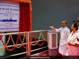 रक्षा मंत्री ने मुंबई में दो स्वदेशी युद्धपोतों 'सूरत' और 'उदयगिरि' को लॉन्च किया रक्षा मंत्री ने मुंबई में दो स्वदेशी युद्धपोतों 'सूरत' और 'उदयगिरि' को लॉन्च किया