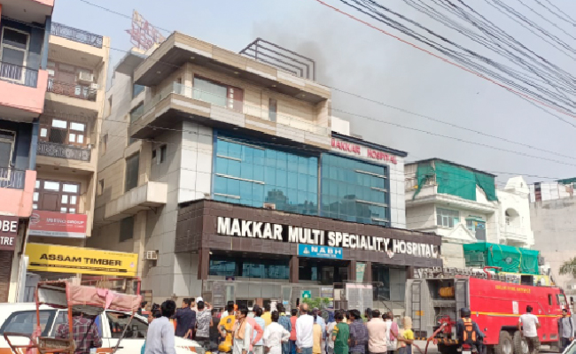 दिल्ली के सफदरजंग समेत दो अस्पतालों में लगी आग, कोई हताहत नहीं