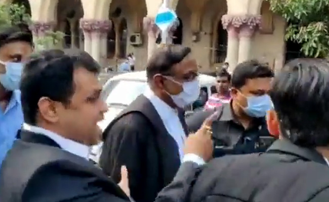 कोलकाता : कांग्रेस ने जिसके खिलाफ दायर किया मामला, उसी की पैरवी करने पहुंचे चिदंबरम का विरोध