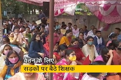 पूर्वी दिल्ली नगर निगम के शिक्षकों का सड़कों पर प्रदर्शन, 5 महीने से नहीं मिला है वेतन पूर्वी दिल्ली नगर निगम के शिक्षकों का सड़कों पर प्रदर्शन, 5 महीने से नहीं मिला है वेतन