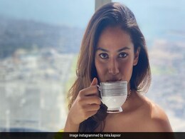 मीरा राजपूत ने शेयर की नियॉन कलर की ड्रेस में फोटो तो फैन्स ने किया मजाक, बोले- पानी पूरी लग रही हो मीरा राजपूत ने शेयर की नियॉन कलर की ड्रेस में फोटो तो फैन्स ने किया मजाक, बोले- पानी पूरी लग रही हो