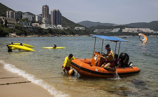 Hong Kong Beaches Reopen To Covid Weary Residents As Outbreak Recedes