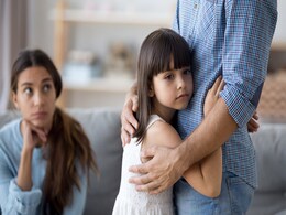 Parenting tips: क्या आपका बच्चा संकोची और शर्मीला है, तो परेशान होने की जरूरत नहीं इन तरीकों से बनाएं उसे सोशल Parenting tips: क्या आपका बच्चा संकोची और शर्मीला है, तो परेशान होने की जरूरत नहीं इन तरीकों से बनाएं उसे सोशल