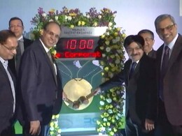 देश का सबसे बड़ा IPO: 8.62% गिरावट के साथ लिस्ट हुआ LIC का शेयर, 867.20 रुपये में बिका देश का सबसे बड़ा IPO: 8.62% गिरावट के साथ लिस्ट हुआ LIC का शेयर, 867.20 रुपये में बिका