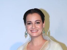 Dia Mirza Relishes Crispy Fried Bhajiyas, We Are Drooling