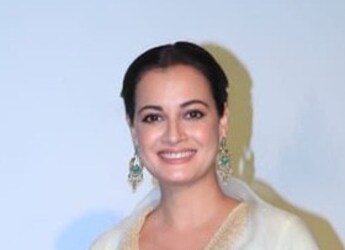Dia Mirza Relishes Crispy Fried Bhajiyas, We Are Drooling Dia Mirza Relishes Crispy Fried Bhajiyas, We Are Drooling