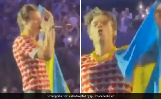 न्यूयॉर्क कॉन्सर्ट में सिंगर हैरी स्टाइल्स ने लहराया यूक्रेन का झंडा, फैंस हुए भावुक