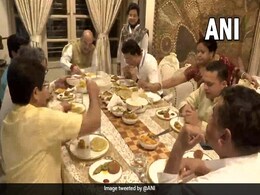 गृहमंत्री अमित शाह ने सौरव गांगुली के घर पर किया डिनर, दादा ने कहा- सियासी मायने ना निकालें गृहमंत्री अमित शाह ने सौरव गांगुली के घर पर किया डिनर, दादा ने कहा- सियासी मायने ना निकालें