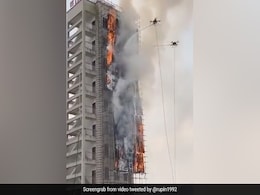 Watch: 10 मंज़िला इमारत में लगी आग को बुझाने का Video हुआ वायरल, अब नहीं करना होगा फायर ब्रिगेड का इंतजार Watch: 10 मंज़िला इमारत में लगी आग को बुझाने का Video हुआ वायरल, अब नहीं करना होगा फायर ब्रिगेड का इंतजार