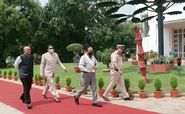 दिल्ली के नए LG के शपथ ग्रहण से क्यों नाराज होकर लौटे पूर्व केंद्रीय मंत्री हर्षवर्धन, ट्वीट कर खुद बताई वजह