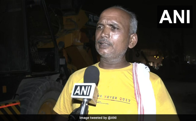 With His Crane, This Man Saved Over 50 People Trapped In Delhi's Mundka Fire