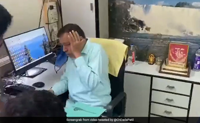 Video : NCP कार्यकर्ता ने बीजेपी प्रवक्ता संग की मारपीट, ऑफिस में घुसकर जड़ा थप्पड़