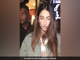 रेस्तरां से बाहर निकलते फिर स्पॉट हुए पलक तिवारी और इब्राहिम अली खान, Video देख फैन्स ने पूछा- क्या चक्कर है? रेस्तरां से बाहर निकलते फिर स्पॉट हुए पलक तिवारी और इब्राहिम अली खान, Video देख फैन्स ने पूछा- क्या चक्कर है?