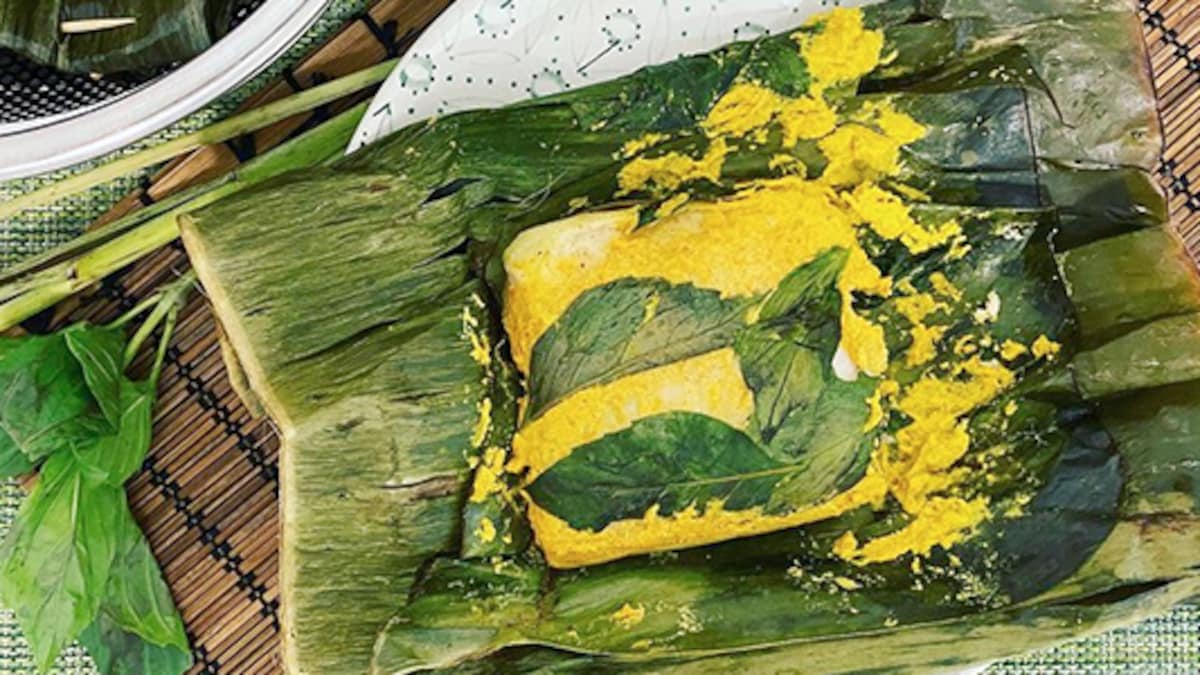 How To Make South Indian-Style Steamed Fish In Banana Leaves ...