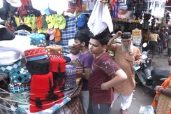 Delhiites Swarm Lanes Of Jama Masjid Market For Eid Shopping Delhiites Swarm Lanes Of Jama Masjid Market For Eid Shopping