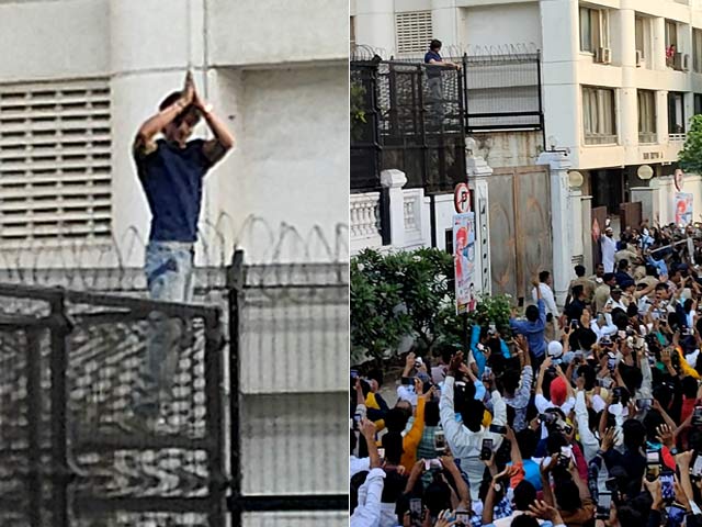 Shah Rukh Khan Greets Fans On Eid Outside Mannat