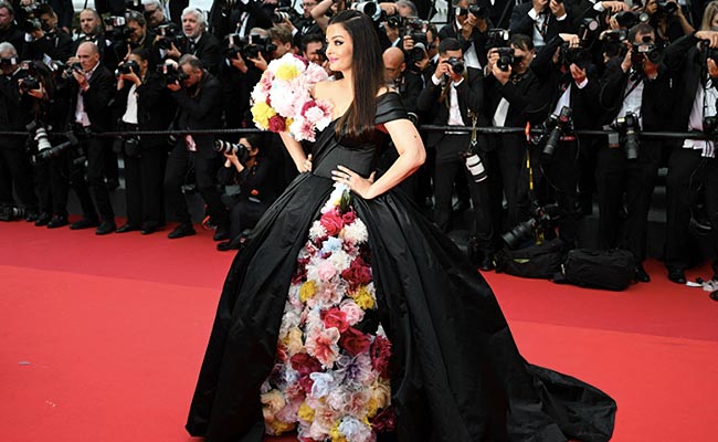 Cannes 2022: Black Magic Woman Aishwarya Rai Bachchan Rules The Red Carpet