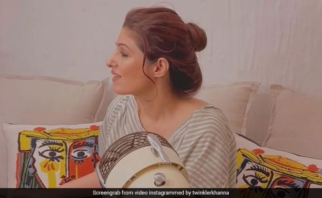 ट्विंकल खन्ना तपती गर्मी से हुईं परेशान लाख कोशिश करने के बाद हुईं फेल तो फैन्स से मांग ली ये चीज...