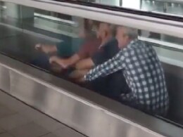 एयरपोर्ट पर चली नाव, वीडियो देख हंस हंस के लोटपोट हो जायेंगे आप एयरपोर्ट पर चली नाव, वीडियो देख हंस हंस के लोटपोट हो जायेंगे आप