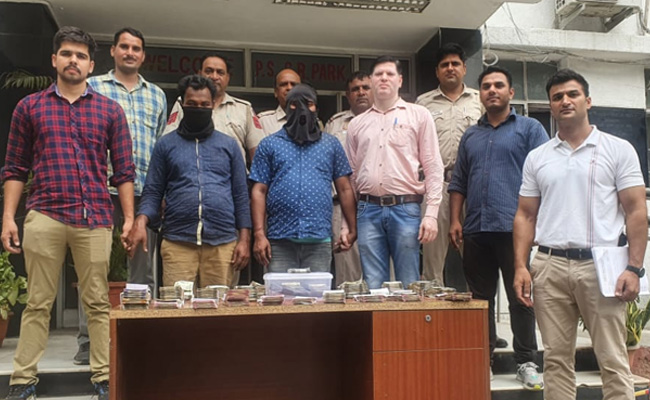 ड्राइवर ने पहले मालकिन को लूटा, फिर झूठी कहानी गढ़ने के लिए अपनी ही आंखों में झोंक लिया मिर्ची पाउडर