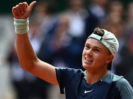 French Open 2022: 19-year-old Holger Rune Knocks Out 2021 Runner-up Stefanos Tsitsipas in Fourth Round