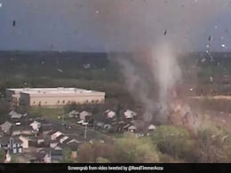 Video Shows Powerful Tornado Tearing Through Kansas, Wreaking Havoc Throughout The US State Video Shows Powerful Tornado Tearing Through Kansas, Wreaking Havoc Throughout The US State