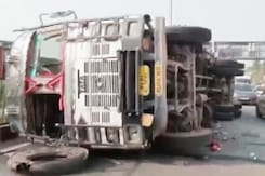 Traffic Disrupted As Truck Overturns On Delhi-Jaipur Highway In Gurgaon Traffic Disrupted As Truck Overturns On Delhi-Jaipur Highway In Gurgaon
