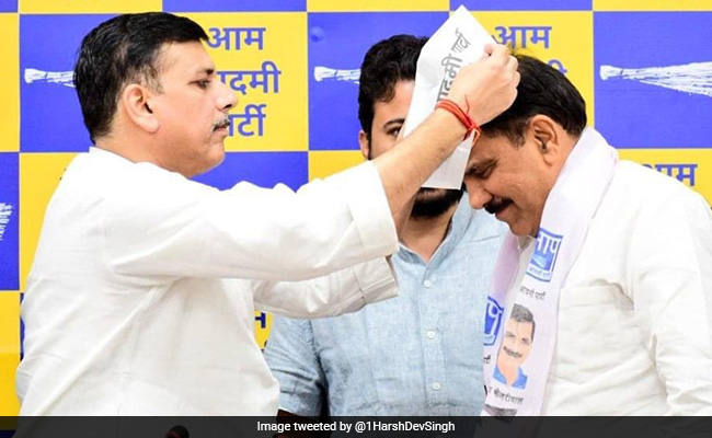 Former J&K Minister Harshdev Singh, Others Join Aam Aadmi Party