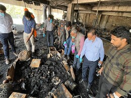 Exclusive: मुंडका आग हादसे में बुरी तरह जले 19 शवों की नहीं हो पाई पहचान, दर-दर भटक रहे परिवारवाले Exclusive: मुंडका आग हादसे में बुरी तरह जले 19 शवों की नहीं हो पाई पहचान, दर-दर भटक रहे परिवारवाले