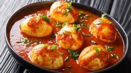 Struggling To Make Perfect Egg Curry? Follow These 5 Easy Tips To Make It Like A Pro