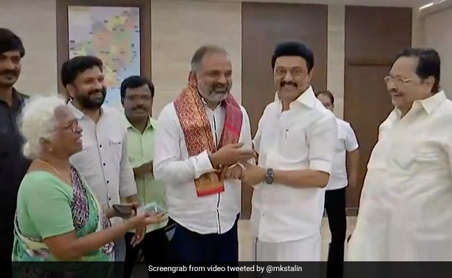 Released By Supreme Court, Rajiv Gandhi's Killer, Mother Meet MK Stalin