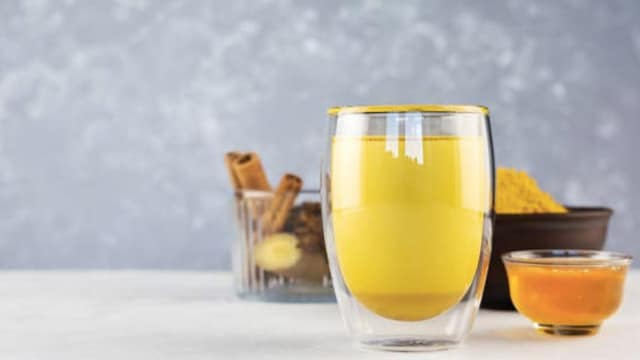Turmeric milk has many benefits on the skin