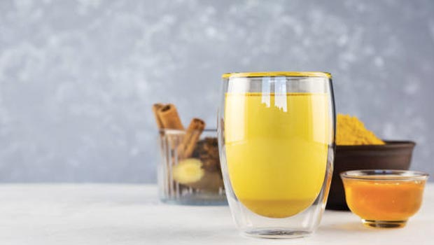 Turmeric milk has many benefits on the skin