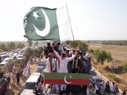 PTI कार्यकर्ताओं के साथ इस्लामाबाद पहुंचे इमरान खान, हंगामे से बचने के लिए सरकार ने लगाई सेना PTI कार्यकर्ताओं के साथ इस्लामाबाद पहुंचे इमरान खान, हंगामे से बचने के लिए सरकार ने लगाई सेना