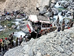 7 Soldiers Dead After Vehicle Carrying 26 Falls Into River In Ladakh 7 Soldiers Dead After Vehicle Carrying 26 Falls Into River In Ladakh