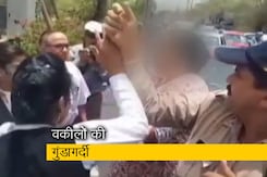 भोपाल में वकीलों की गुंडागर्दी, प्रदर्शन के दौरान सड़क से गुजर रहे लोगों को पीटा भोपाल में वकीलों की गुंडागर्दी, प्रदर्शन के दौरान सड़क से गुजर रहे लोगों को पीटा