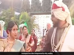 पुष्पा के फैन निकले दूल्हा-दुल्हन, अपनी शादी में सामी गाने पर जमकर किया डांस- देखें वीडियो पुष्पा के फैन निकले दूल्हा-दुल्हन, अपनी शादी में सामी गाने पर जमकर किया डांस- देखें वीडियो