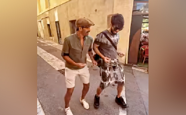 Shahid Kapoor Can Dance Anywhere, Like On A Street In Europe To A Shah Rukh Khan Song