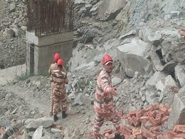 ITBP ने रामबन के पास शुरू किया बचाव अभियान, कईयों को निकाला सुरक्षित ITBP ने रामबन के पास शुरू किया बचाव अभियान, कईयों को निकाला सुरक्षित