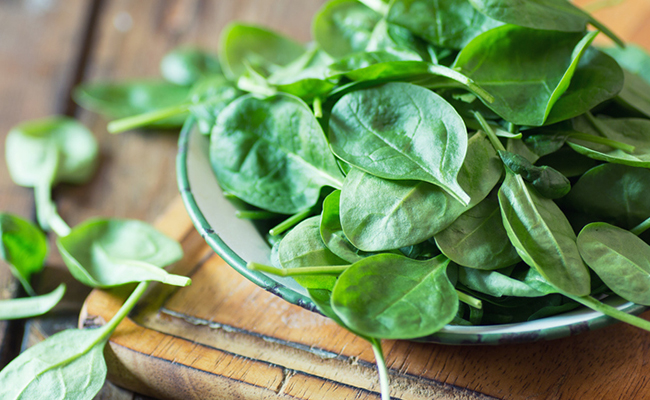 Constipation: Consume spinach and other fibre-rich foods to ensure proper digestion
